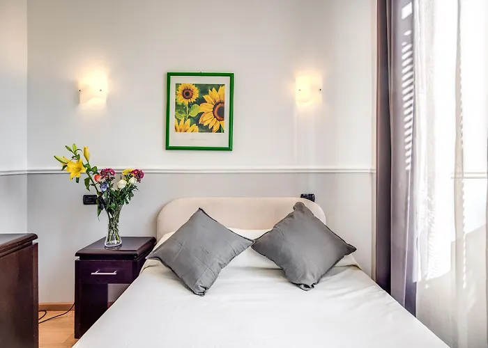 Everest Hotel 2*