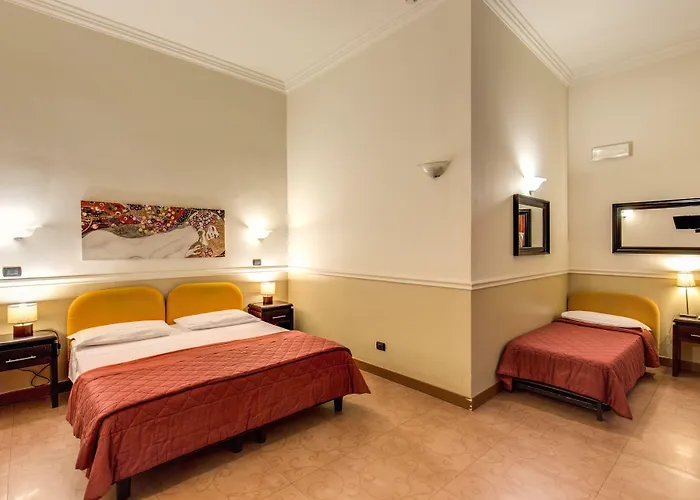 Everest Hotel 2*