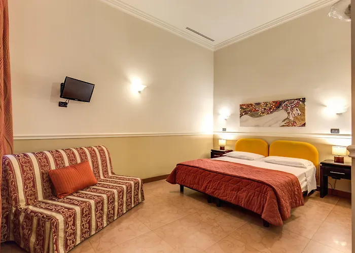 Everest Hotel 2*