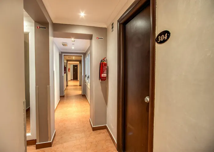 Everest Hotel 2*