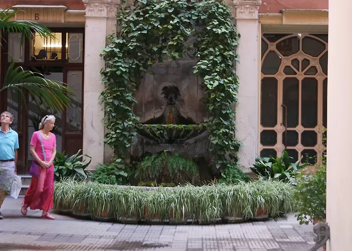 Everest Hotel
