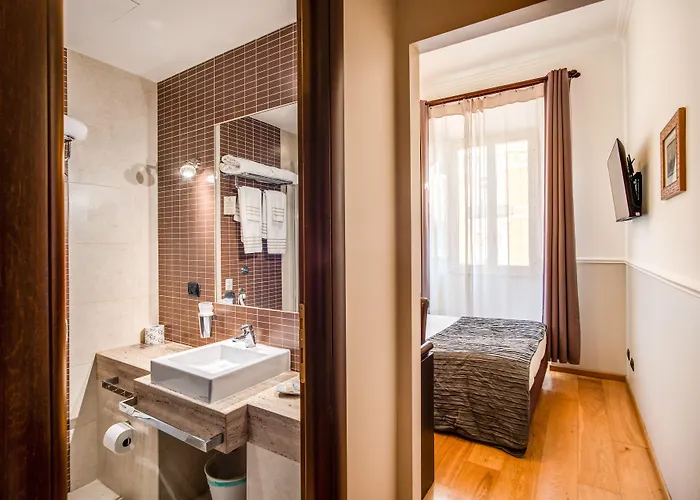 Everest Hotel 2*